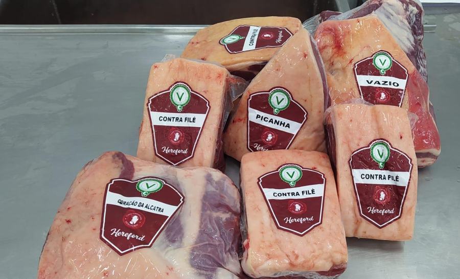 Hereford-certified vacuum-packed cuts, labelled by cut, in our cold store